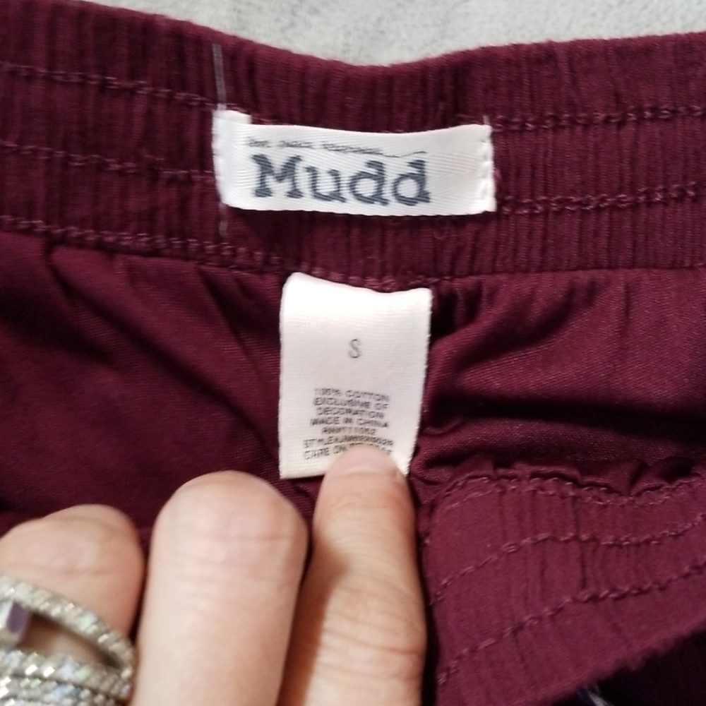 Embroidered Shorts - Picture 3 of 3